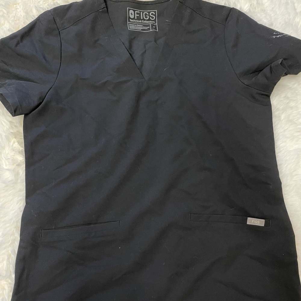 Figs scrubs black casma three pocket top